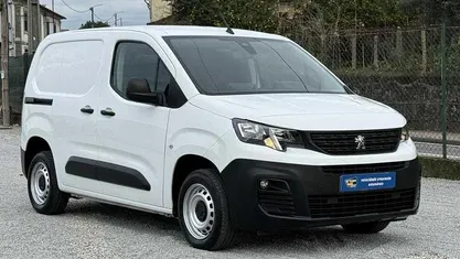 Branco Usado 2021 Peugeot Partner Monovolume | € 13.990 (Bom preço)