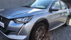 Cinza Usado 2022 Peugeot e-208 Active Citadino | € 20.990 (Preço justo)