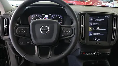 Preto Usado 2024 Volvo XC40 Core SUV | € 34.500 (Preço justo)