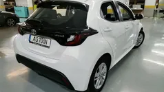 Branco Usado 2021 Toyota Yaris Hybrid Comfort | € 20.600 (Preço justo)