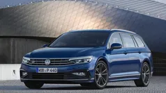 Cinzento Usado 2020 VW Passat GTE Carrinha | € 23.500 (Preço justo)
