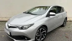 Cinza Usado 2015 Toyota Auris Sport Sedan | € 12.950 (Preço justo)
