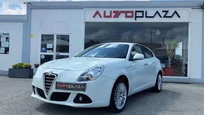 Usado Alfa Romeo Giulietta Exclusive 105 HP (77 kW) 2012 Branco