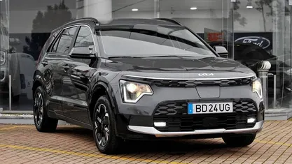 Cinza Usado 2023 Kia e-Niro SUV | € 27.500 (Bom preço)