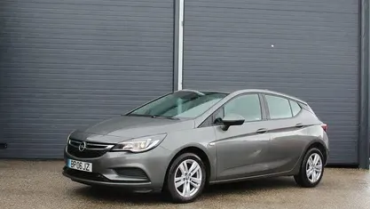 Usado Opel Astra 95 HP (69 kW) 2018 Cinzento