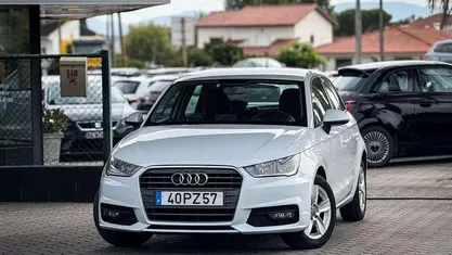 Branco Usado 2015 Audi A1 Sportback Sport Citadino | € 12.500 (Preço justo)