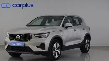 Cinza Usado 2023 Volvo XC40 Core SUV | € 37.500 (Preço justo)