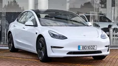 Branco Usado 2023 Tesla Model 3 Sedan | € 33.990 (Preço justo)