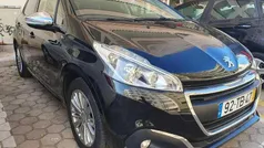 Preto Usado 2017 Peugeot 208 Style Citadino | € 9.950 (Preço justo)
