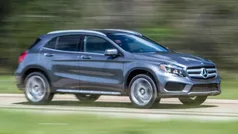 Cinzento Usado 2016 Mercedes GLA180 Urban SUV | € 21.500