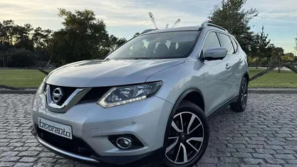 Cinzento Usado 2015 Nissan X-Trail Tekna SUV | € 15.900 (Preço justo)