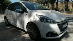 Branco Usado 2019 Peugeot 208 Signature Sky Citadino | € 13.500 (Preço justo)