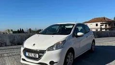 Branco Usado 2014 Peugeot 208 Citadino | € 5.990 (Bom preço)