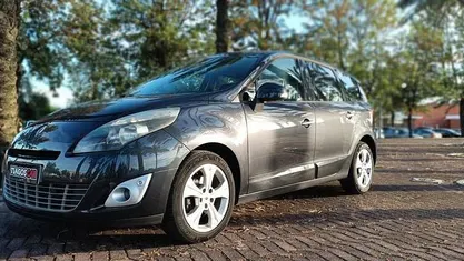 Usado Renault Grand Scénic III 130 HP (95 kW) 2012 Cinzento Monovolume