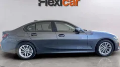 Cinza Usado 2019 BMW 330 Sport Line Sedan | € 24.490 (Preço justo)