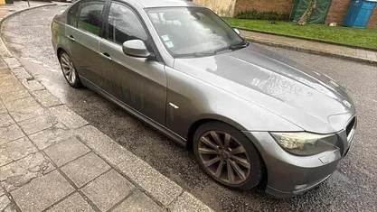 Cinzento Usado 2009 BMW 318 Sedan | € 5.740 (Preço justo)