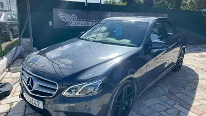 Cinzento Usado 2014 Mercedes E250 Sedan | € 16.900 (Super Preço)