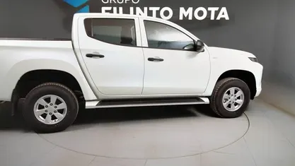 Branco Usado 2023 Mitsubishi L200 Invite Pickup | € 38.740 (Preço justo)