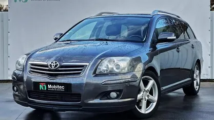 Usado Toyota Avensis 177 HP (130 kW) 2008 Cinzento Carrinha