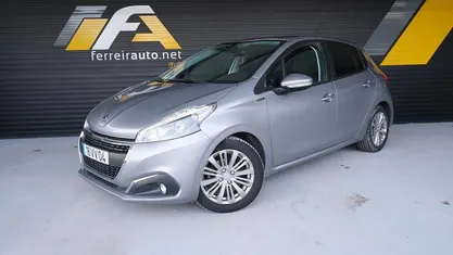 Cinza Usado 2018 Peugeot 208 Signature Sky Citadino | € 11.500 (Preço justo)