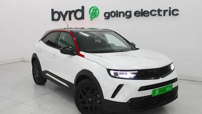 Usado Opel Mokka-e 100 kW (136 HP) 2022 Branco SUV