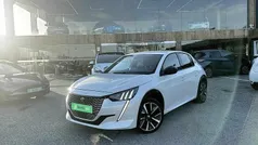 Branco Usado 2022 Peugeot e-208 GT-line Citadino | € 19.900 (Preço justo)