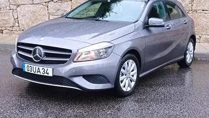 Usado Mercedes A180 Urban 109 HP (80 kW) 2013 Cinza escuro Citadino