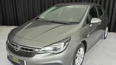 Cinzento Usado 2019 Opel Astra Innovation Citadino | € 13.990 (Preço justo)