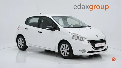 Branco Usado 2013 Peugeot 208 Access Citadino | € 4.190 (Super Preço)