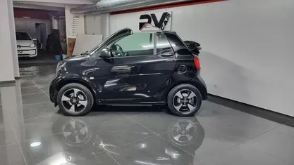 Usado Smart ForTwo Electric Drive Passion 60 kW (82 HP) 2021 Preto Cabrios