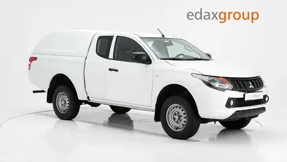 Usado Mitsubishi L200 Invite 154 HP (113 kW) 2019 Branco Pickup