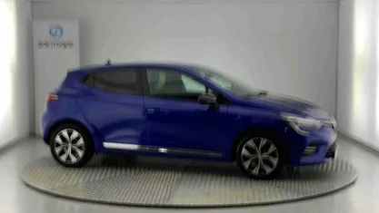 Azul Usado 2023 Renault Clio V Evolution | € 16.990 (Preço justo)
