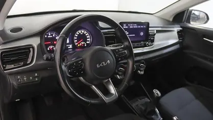 Usado Kia Rio 100 HP (73 kW) 2023 Cinzento