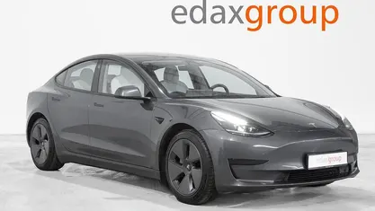 Cinzento Usado 2021 Tesla Model 3 Standard Range Plus Sedan | € 25.990 (Preço justo)