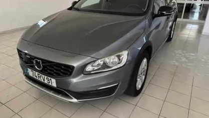 Cinzento Usado 2016 Volvo V60 Carrinha | € 16.500 (Preço justo)