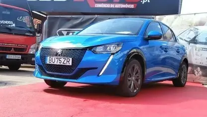 Usado Peugeot e-208 Allure 100 kW (136 HP) 2021 Azul Citadino