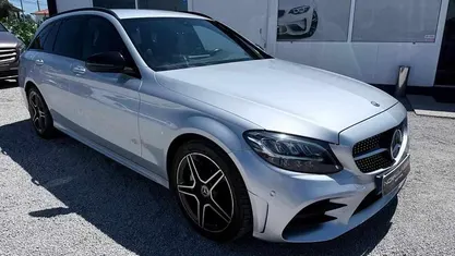 Cinzento Usado 2020 Mercedes C180 | € 26.990 (Preço justo)