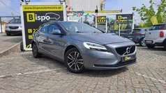 Cinzento Usado 2019 Volvo V40 Momentum Carrinha | € 18.997 (Preço justo)