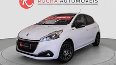 Branco Usado 2015 Peugeot 208 GT-line Citadino | € 10.490 (Preço justo)