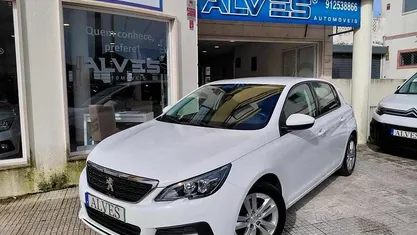 Usado Peugeot 308 102 HP (75 kW) 2019 Branco
