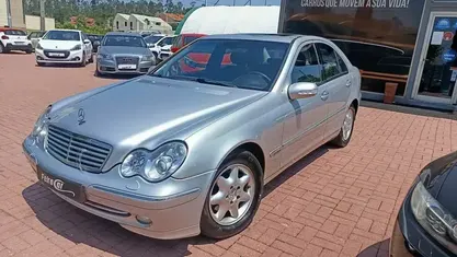 Usado Mercedes C220 Elegance 143 HP (105 kW) 2002