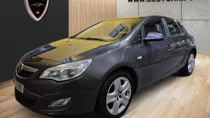 Cinzento Usado 2011 Opel Astra Citadino | € 7.490 (Preço justo)