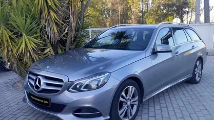 Cinzento Usado 2013 Mercedes E300 | € 15.490 (Preço justo)