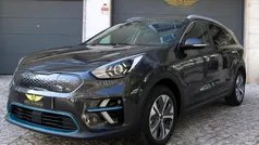 Cinza Usado 2022 Kia e-Niro 3 SUV | € 22.250 (Bom preço)