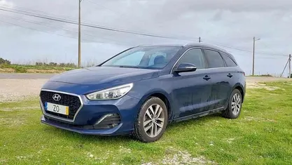 Usado Hyundai i30 116 HP (85 kW) 2019 Azul Carrinha