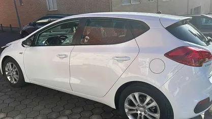 Branco Usado 2013 Kia Ceed Citadino | € 10.000 (Preço justo)