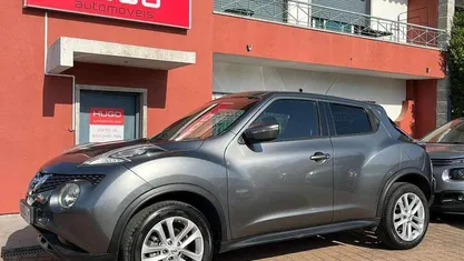 Usado Nissan Juke Acenta 110 HP (80 kW) 2015 Cinza SUV
