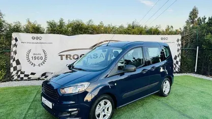 Azul Usado 2017 Ford Tourneo Courier Ambiente Monovolume | € 9.990 (Preço justo)