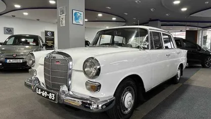 Usado Mercedes 200 55 HP (40 kW) 1967