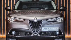 Cinza Usado 2017 Alfa Romeo Stelvio Super SUV | € 38.900